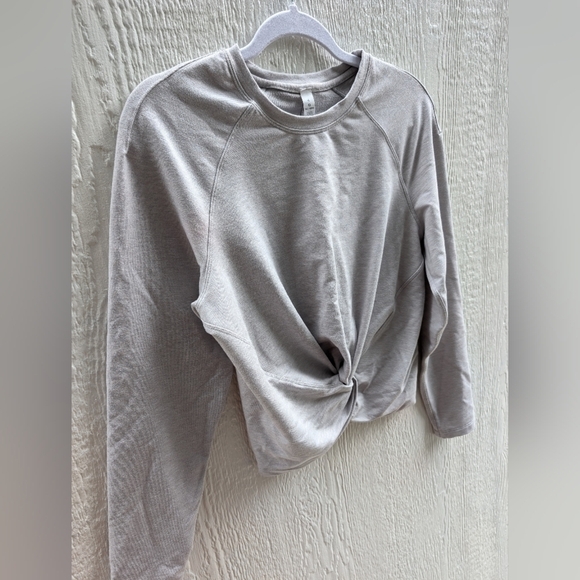 Lululemon Tuck & Gather Twist Front Long Sleeve Pullover Top Sweatshirt Size 4 - Picture 4 of 6
